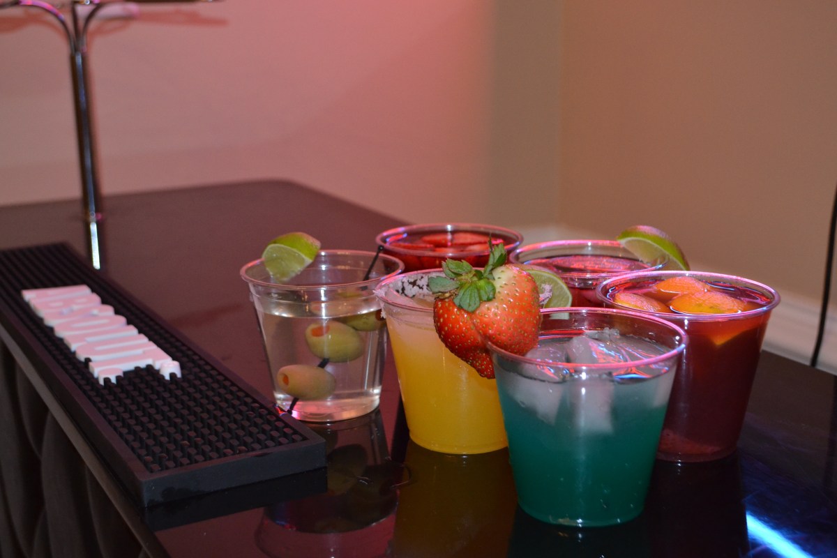 Memphis private bartender mixed drinks and juice Collierville bartending service